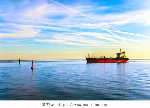 油轮船舶和海上浮标